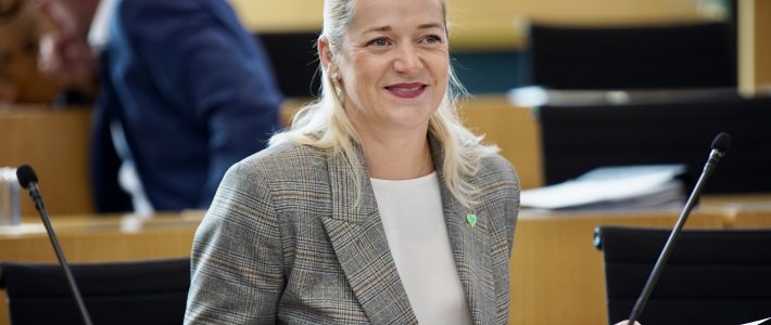Bild zeigt Beate Meißner im Thüringer Landtag