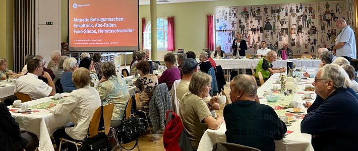 Bild Zeig Veranstaltungsort mit vielen Teilnehmern
